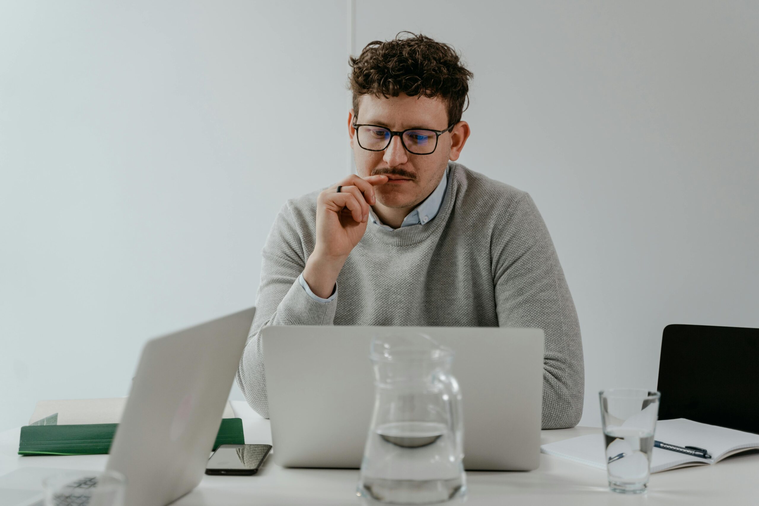 DIY Meta Marketing or Outsource? A Guide for Service Businesses